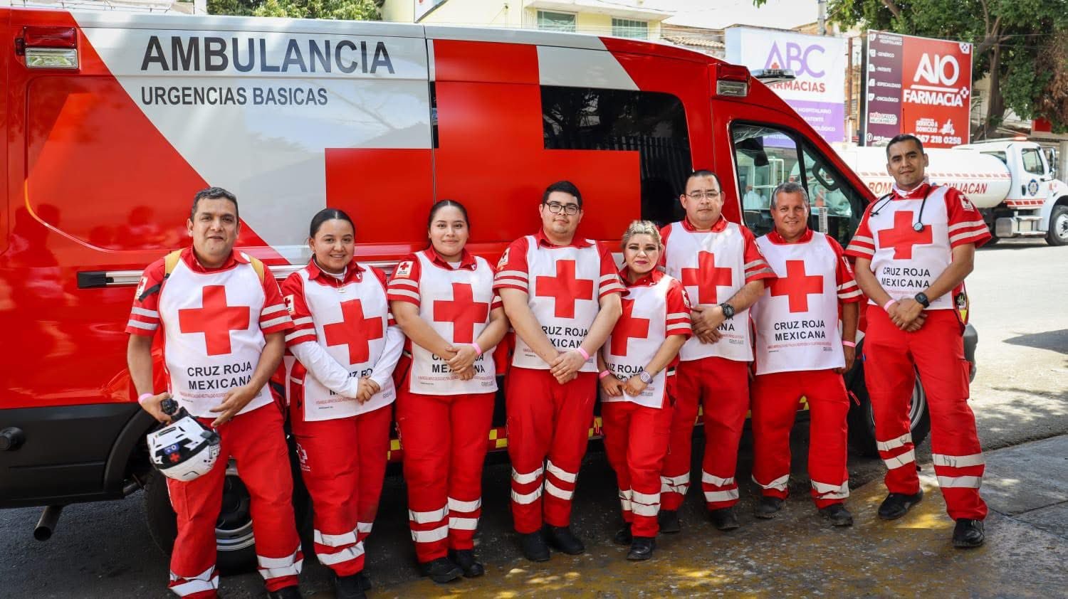 Equipo de servicio médico en evento