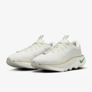 Tenis Nike Motiva Mujer en fondo limpio