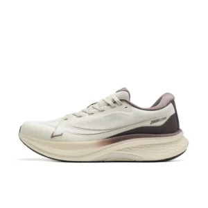 Tenis XTEP 2000 KM Plus Hombre en fondo limpio